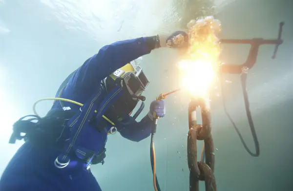 UnderwaterWelding-siren-diving-welding-underwater