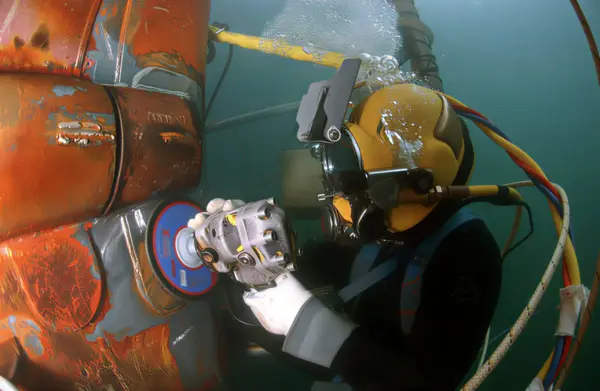 UnderwaterWelding-diving-welding-underwater-boat-cleaning-underwater